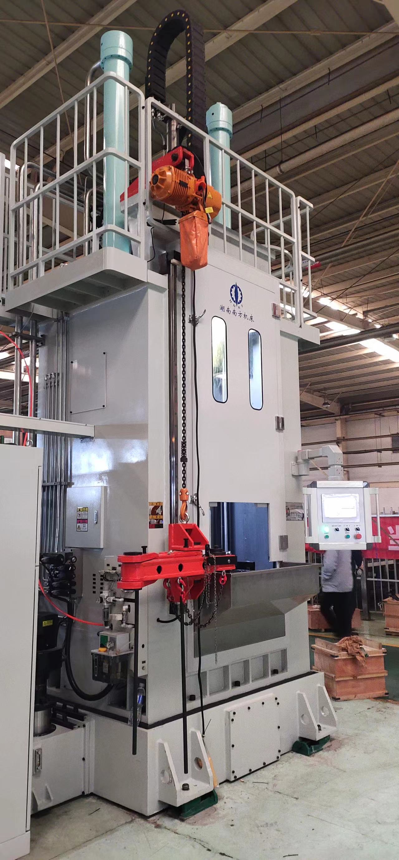 LG55710雙(shuang)導柱(zhu)上拉(la)式立(li)式内(nei)拉床(chuang)1