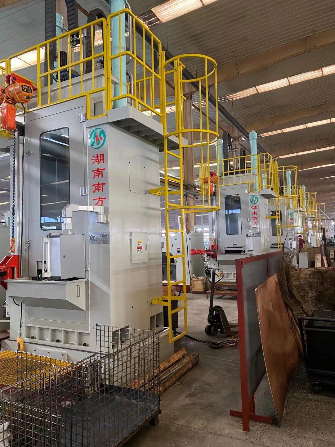 LG557系(xi)列雙(shuang)導柱(zhu)上拉(la)式立(li)式内(nei)拉床(chuang)5